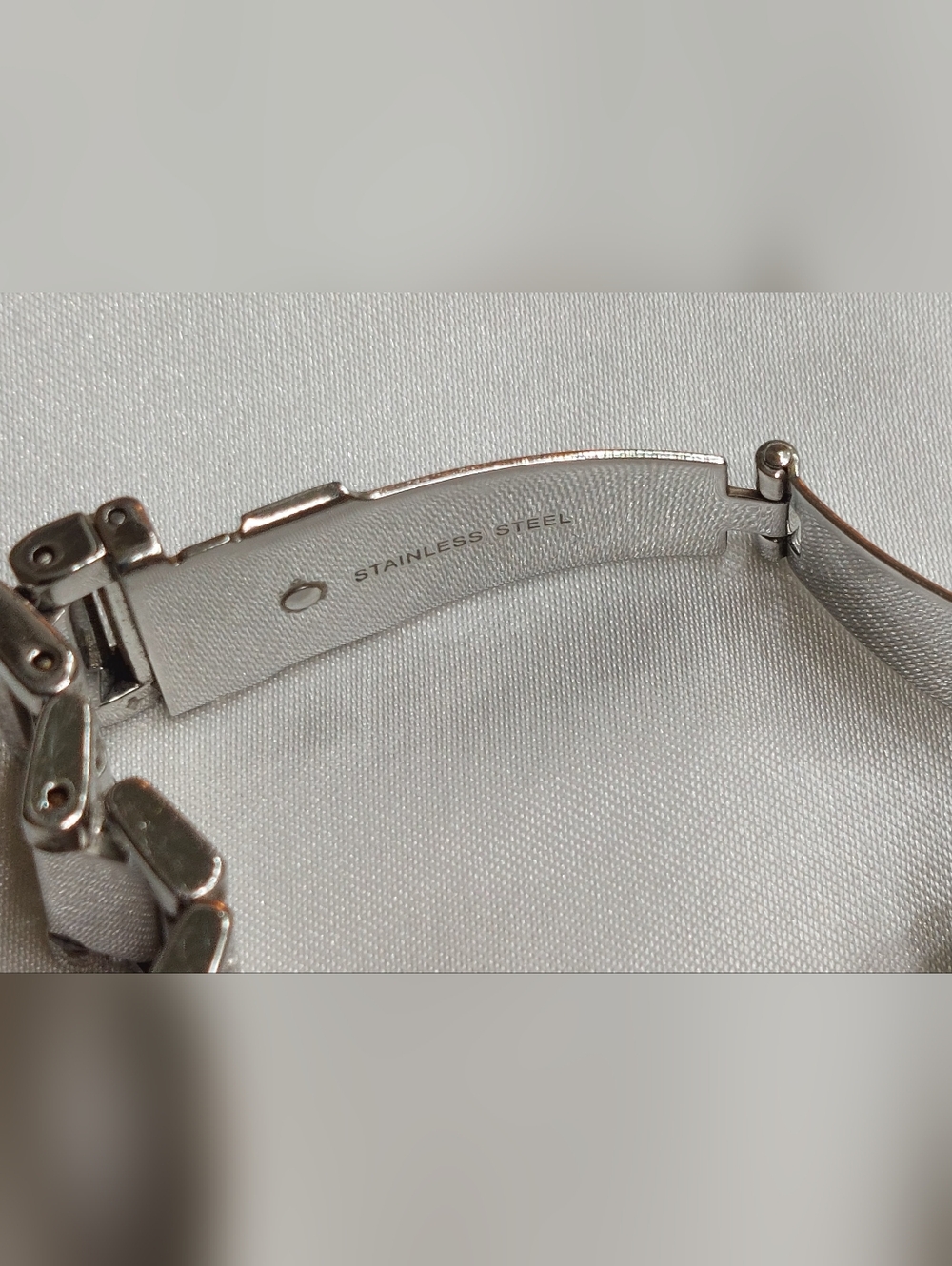 Michael Kors- Silver Watch. - Picture 8 of 14